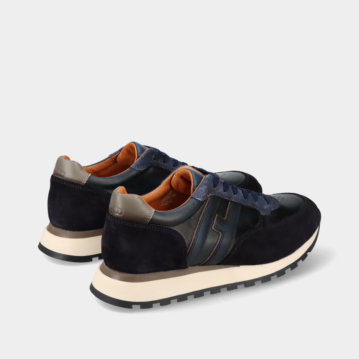 411826P.7_5 411826P.7_5